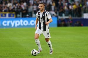 庫普梅納斯半場被換下，記者：他出現(xiàn)內收肌問題采取的預防措辭