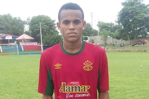 足球改變?nèi)松?0年光陰，讓營(yíng)養(yǎng)不良的山區(qū)少年→利物浦球星