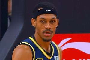 麥穗豐：貝茲利不僅讓廣東多了一個(gè)輪換 還提升了全隊(duì)的運(yùn)動天賦