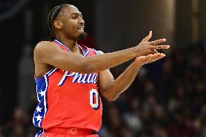 明日76人對陣馬刺！馬克西因生病進(jìn)傷病名單 但仍大概率出戰(zhàn)