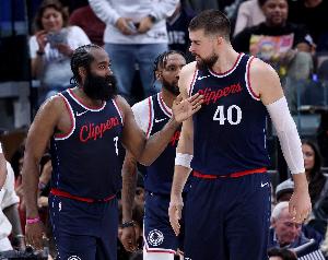 快船客場挑戰(zhàn)灰熊首發(fā)：哈登 鄧恩 鮑威爾 小瓊斯 祖巴茨