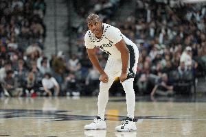 無奈失利！保羅9投3中得到12分4板8助1斷 其中末節(jié)6分4助