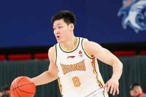 關(guān)鍵上籃加助攻拖入加時(shí)！張寧16中9得25分3板3助 正負(fù)值+16