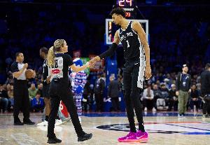 勞資專家：76人馬刺的判罰 是我沒見過的場景