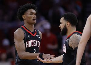 范弗里特：阿門就像瑞士軍刀一樣全能 他打哪個(gè)位置都很出色