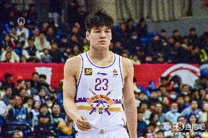 打得很積極！陳國(guó)豪7中3拿到10分5板2助1帽 正負(fù)值+6全隊(duì)最高