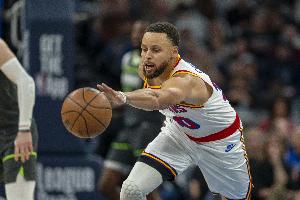 出手不多！庫里上半場4中0拿到2分4助2帽