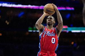 力挽狂瀾！馬克西關(guān)鍵隔扣+三分 全場轟32分10板8助帶隊贏球！