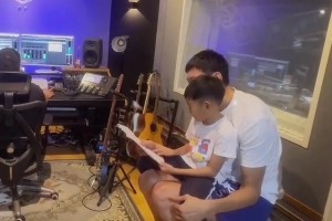 周琦和兒子合唱《那就好好告?zhèn)€別吧》：糊糊幾個月前就錄好的歌