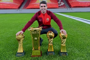 最大牌外援告別??上海海港成立19周年當(dāng)天，奧斯卡正式告別海港