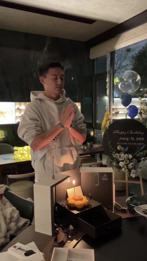 蔣圣龍曬生日視頻：幸福開心的一天，祝自己生日快樂