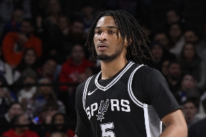 新秀榜：卡斯?fàn)柗€(wěn)居榜首 麥凱恩跌出榜單 A-米切爾、賈科比進(jìn)前十