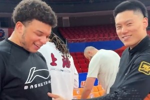 薯片腦袋實錘！李弘權(quán)上演小胖模仿秀 洛夫頓控訴圣誕禮物沒薯片