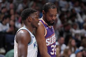 華子：小時(shí)候我會(huì)和家人在圣誕節(jié)一起看杜蘭特打比賽 這很特別