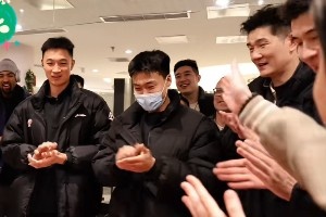 真好！新疆全隊(duì)為趙睿慶生：不管幾歲快樂(lè)萬(wàn)歲哦！又團(tuán)聚啦！