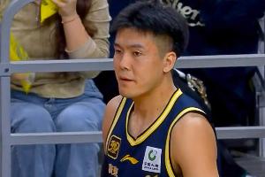 場上很拼難阻球隊(duì)失利！黃榮奇9中3拿到10分3板4助