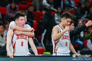 外線穩(wěn)定輸出！程帥澎&陸文博各自扔進(jìn)4記三分 分別拿17分&14分