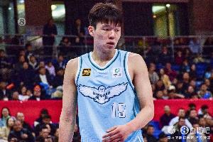 填滿數(shù)據(jù)欄！楊瀚森11中6拿到20分10板3助2斷3帽 三分3中2