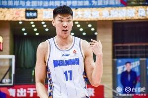 范子銘雖然狀態(tài)有所回升 但仍然無法成為球隊內(nèi)線大腿級別的球員