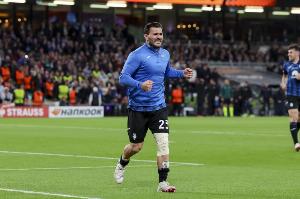 土媒：費(fèi)內(nèi)巴切在同時(shí)談4-5名中衛(wèi)，科拉希納茨已不在引援名單