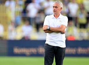 土媒：盡管已落后榜首8分，但費(fèi)內(nèi)巴切決定讓穆里尼奧繼續(xù)執(zhí)教