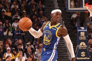 蘇群：庫里得2分因不適應(yīng)施羅德 后者需絕對控球所以和詹庫都不搭