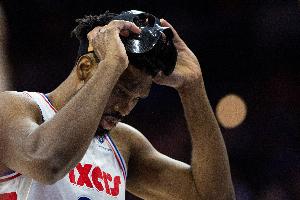 崴腳堅(jiān)持作戰(zhàn)！恩比德15中8拿下27分9籃板