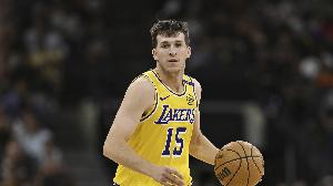 里夫斯成NBA歷史第10個在圣誕大戰(zhàn)砍下三雙球員 比肩詹約登威追