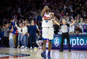 白馬銀槍！馬克西23中12爆砍33分4板12助3斷1帽 末節(jié)13分