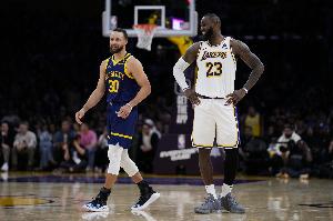 徐靜雨：詹姆斯今天是賈巴爾+魔術(shù)師+霍華德結(jié)合體 我的GOAT