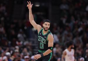 盡力局！塔圖姆20中11&三分8中4 空砍全隊最高32分15板&正負值+5