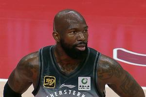 失誤差點上雙！多米尼克-瓊斯17中6拿到18分8板7助 9失誤