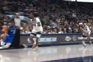 苦苦支撐！歐文連續(xù)打成高難度2+1 獨行俠稍稍迫近比分