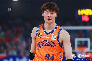 打得還行！王哲林8中5拿到14分4籃板 5次犯規(guī)