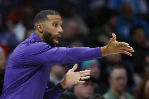 遭遇6連??！黃蜂主帥：我們正經(jīng)歷逆境 但球隊(duì)團(tuán)結(jié)一心繼續(xù)前進(jìn)