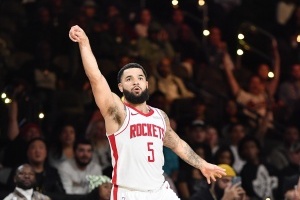 外線開炮！范弗里特單節(jié)飆中5記三分 三節(jié)砍25分6板