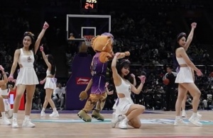 ????媒體人分享北控男籃主場啦啦隊的現(xiàn)場演出視頻