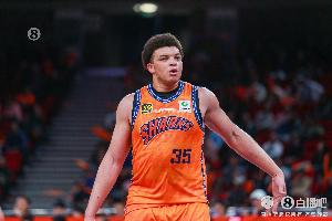 小胖太香！洛夫頓22中12狂砍31分14板7助2斷 全面表現(xiàn)率隊(duì)10連勝