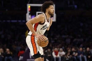 絕對核心！康寧漢姆24中9&12罰11中砍下全場最高的33分10助