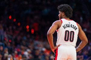 命中絕殺后仰中投！亨德森12中6砍18分10助&正負值+22全場最高