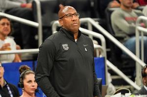 難頂??國王5連主場全敗 上一次單賽季主場5+連敗還是在2021年