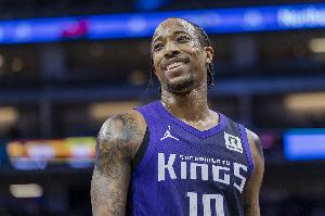 齊發(fā)力！半場(chǎng)德羅贊6中4拿到13分3助 蒙克三分6中3也拿13分