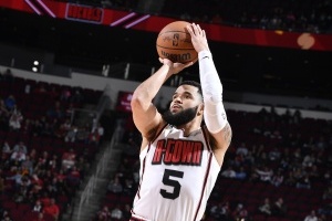 第三節(jié)單節(jié)5記三分！范弗里特15中8&三分12中7得25分6板4助1斷