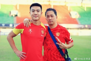 王世龍悼念廣州隊攝影師：每次都帶著笑容喊我龍龍，一路走好毛哥