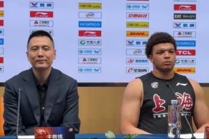 洛夫頓愛吃薯片？盧偉：球迷的一個(gè)梗吧 他自己不是很愛吃??