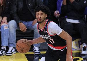 末節(jié)獨得12分！夏普18中11&5記三分拿下27分5板3助2帽