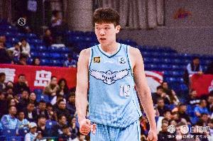 攻守兼?zhèn)?！楊瀚森首?jié)6中5拿到12分5板2帽 三分1中1