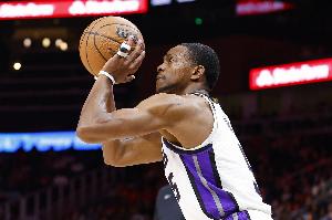 手感冰涼！?？怂拱雸?chǎng)7投0中僅靠罰球拿到1分 三分2中0