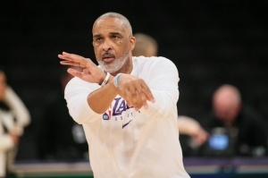 漢迪從弟子中選首發(fā)5人：歐文、科比、小卡、詹姆斯、濃眉