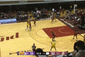 ??永不放棄！布朗尼扣籃后僅剩0.6秒??立刻起跳封堵發(fā)球